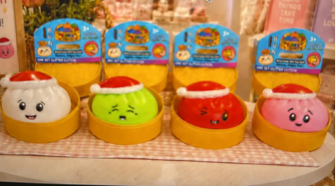 Mystery Christmas Dumpling Squishy – 1 Surprise Holiday Character